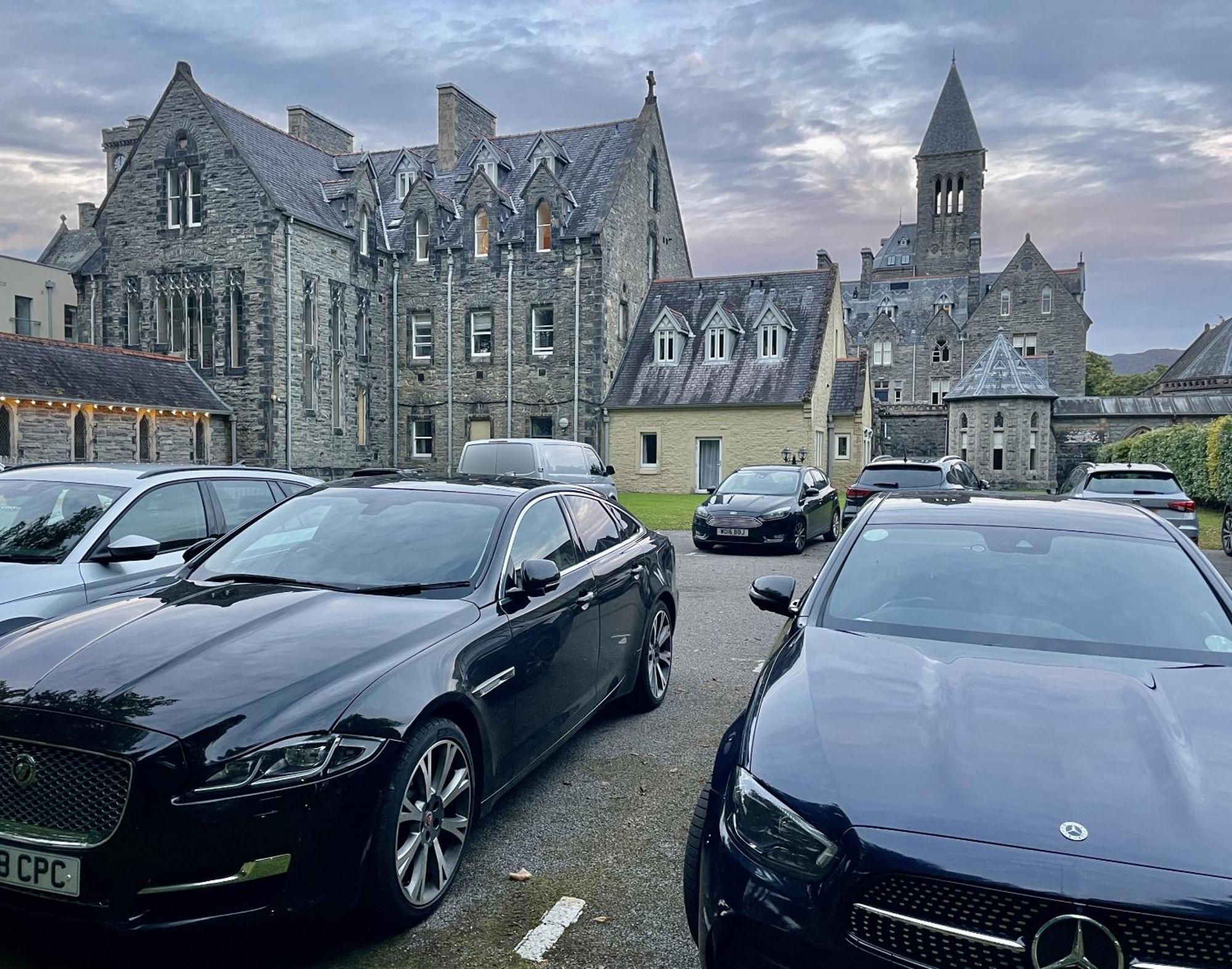 The Classrooms, Loch Ness Abbey - 142M2 Lifestyle & Heritage Apartment - Pool & Spa - The Highland Club - Resort On Lake Shores Fort Augustus Bagian luar foto