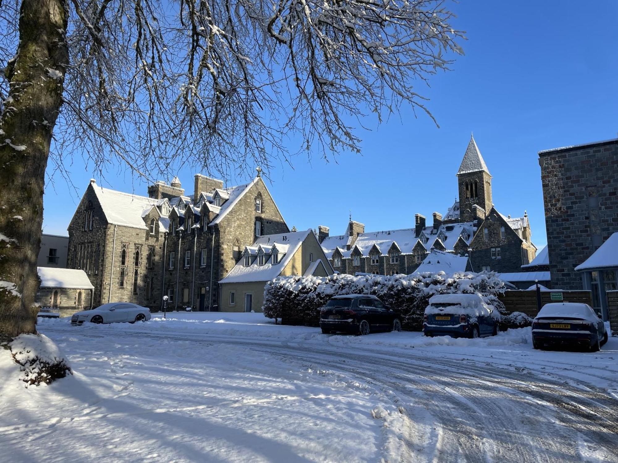 The Classrooms, Loch Ness Abbey - 142M2 Lifestyle & Heritage Apartment - Pool & Spa - The Highland Club - Resort On Lake Shores Fort Augustus Bagian luar foto