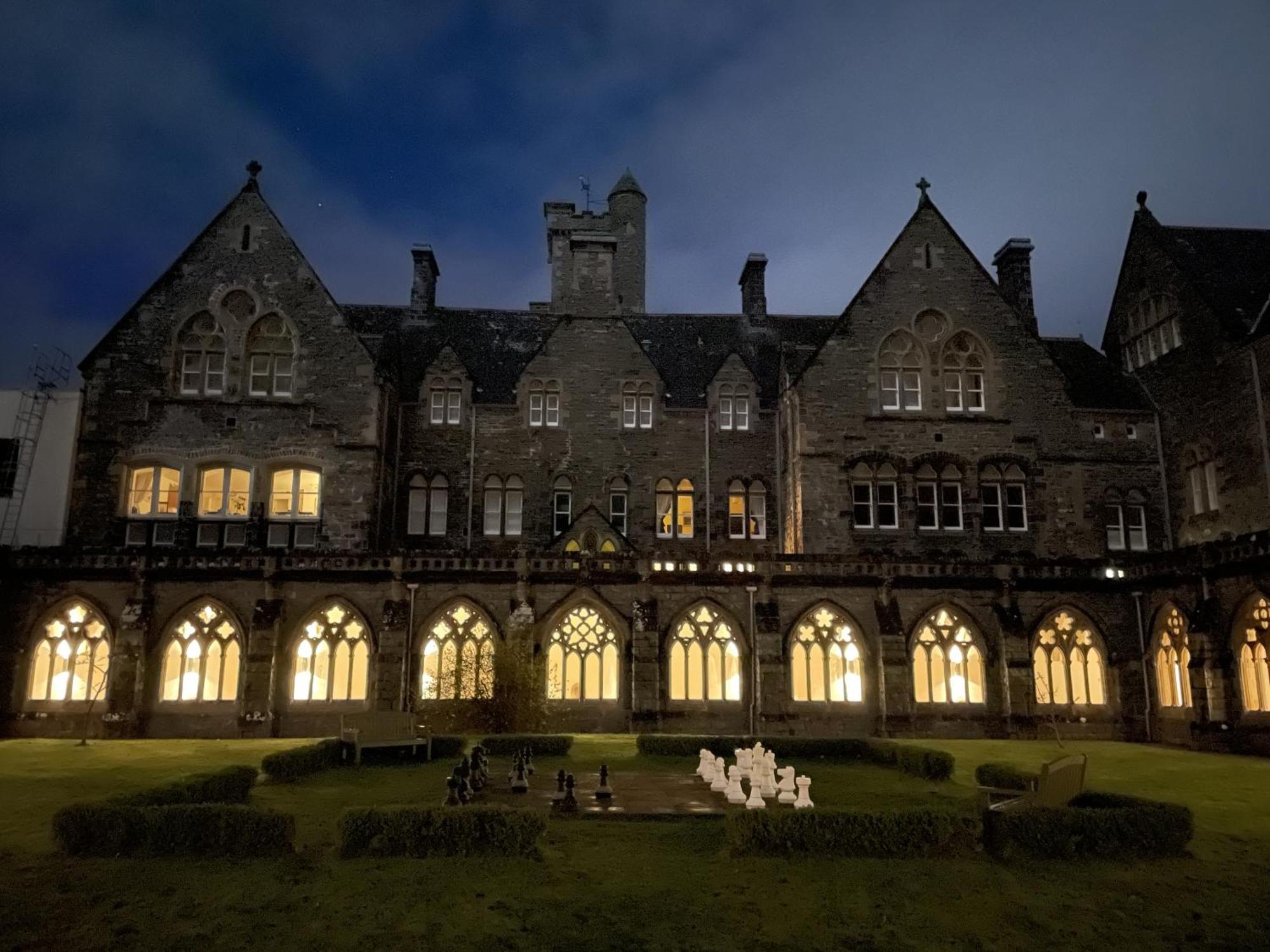 The Classrooms, Loch Ness Abbey - 142M2 Lifestyle & Heritage Apartment - Pool & Spa - The Highland Club - Resort On Lake Shores Fort Augustus Bagian luar foto